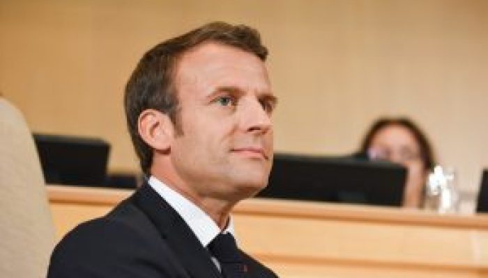 Macron-1-300x198-1