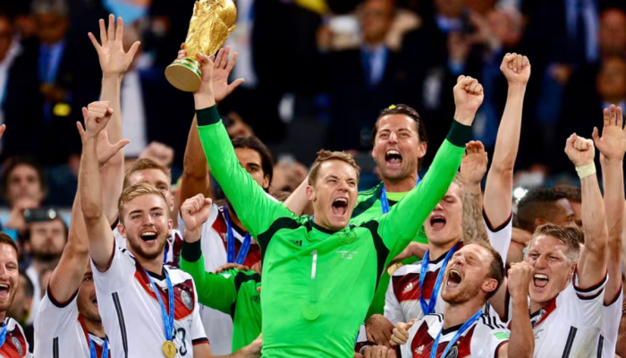 O goleiro Manuel Neuer foi convocado aos 40 anos para defender a Seleção Alemã e