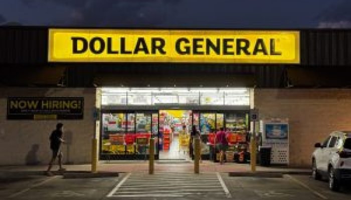 RICH-PEOPLE-ARE-FLOODING-DOLLAR-STORES-AS-AMERICANS-NAVIGATE-A-CRUSHING-AFFORDABILITY-CRISIS