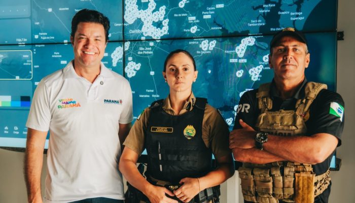 Secretário Guto Silva acompanha o trabalho dos policiais no Centro de Controle —