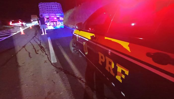 Caminhão e carro envolvidos em acidente no trevo de Imbituva — Foto: Foto: Divul