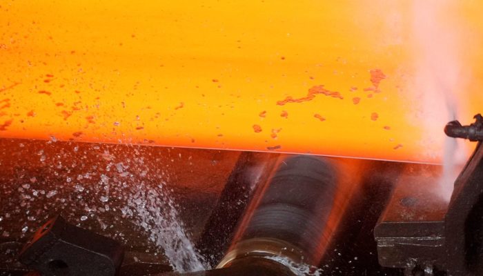 Linha de produção em uma planta de laminação a quente. — Foto: Linha de produção