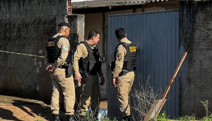 Foto: Corpo de Alif Geovani dos Santos, de 29 anos, foi achado dentro do terreno