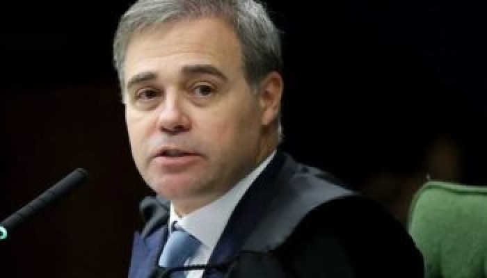 andre-mendonca-2-400x200-1