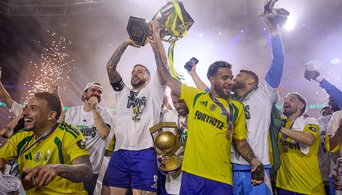 Brasil levanta o troféu de campeão da World Cup Nations — Foto: Reprodução / @_K