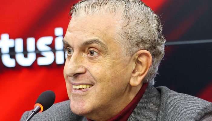 athletico-renovacao-vitinho-lateral-promessa-base