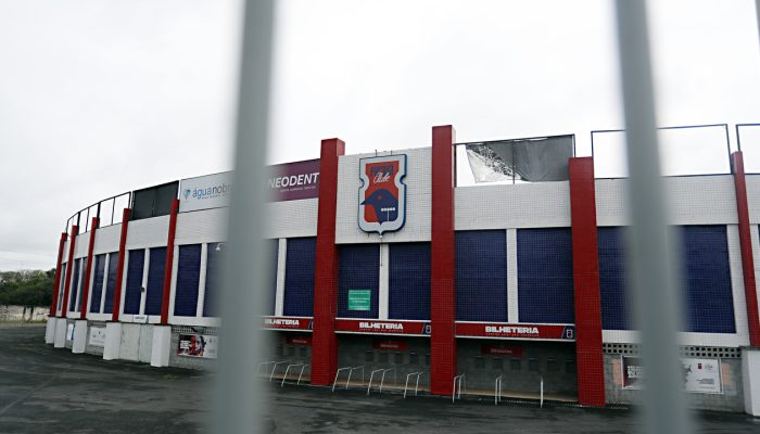 Paraná Clube - Estádio Durival Britto e Silva, também conhecido como Vila Capanema, onde o Paraná Clube manda seus jopgos em campeonatos profission ais de futebol - Paraná pode ser rebaixado para a série D, num jogo fora de casa -