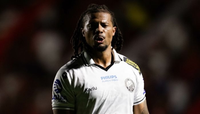 berto-operario-racismo-vila-nova-serie-b