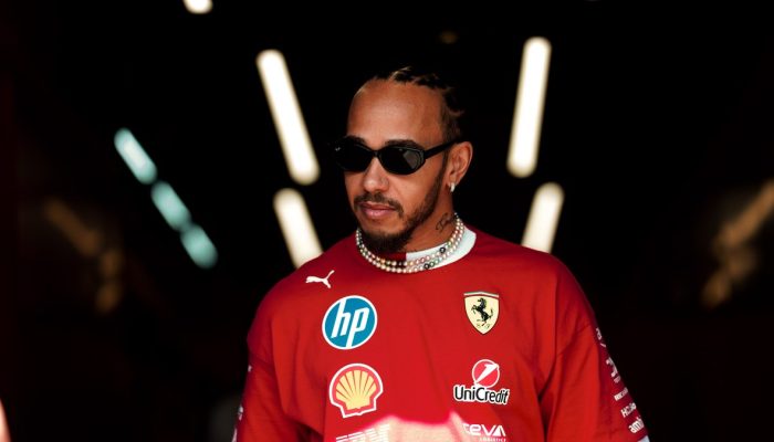 Lewis Hamilton viveu temporada de pesadelos em 2025 — Foto: Reprodução/FerrariLe