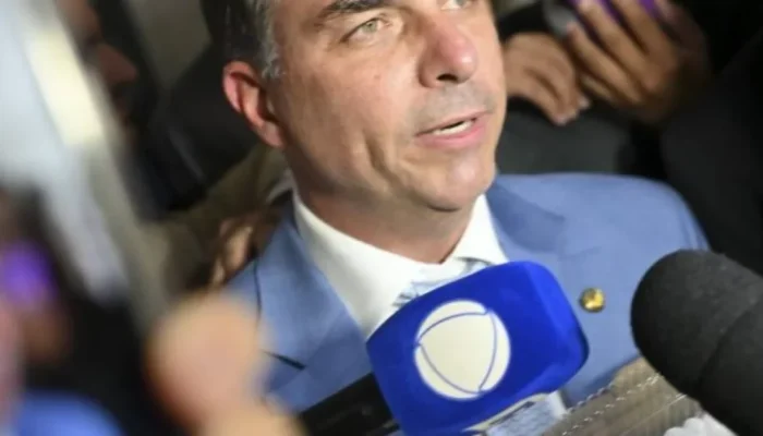 Senador Flávio Bolsonaro (PL-RJ) concede entrevista. (Veja/Reprodução) — Foto: S