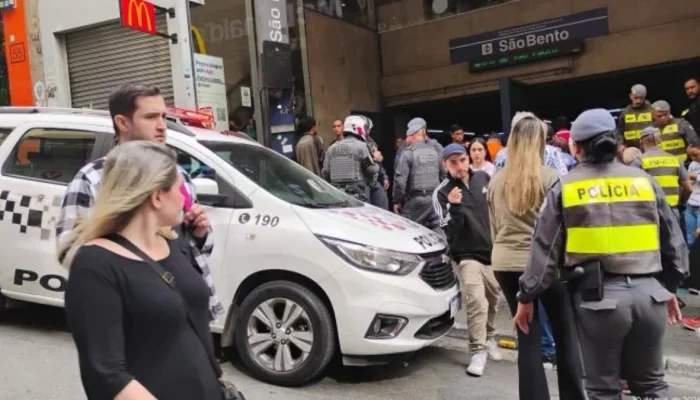 Tiroteio na estação São Bento, em São Paulo, deixou cinco feridos — Foto: Tirote