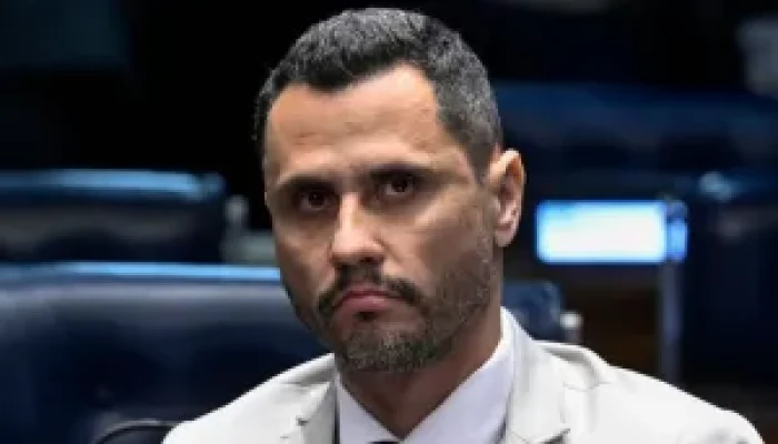 cleitinho-azevedo-fora-da-disputa-pelo-governo-de-mg-300x173.jpg