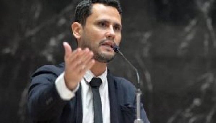 cleitinho-impeachment-ministros-stf-300x200-1