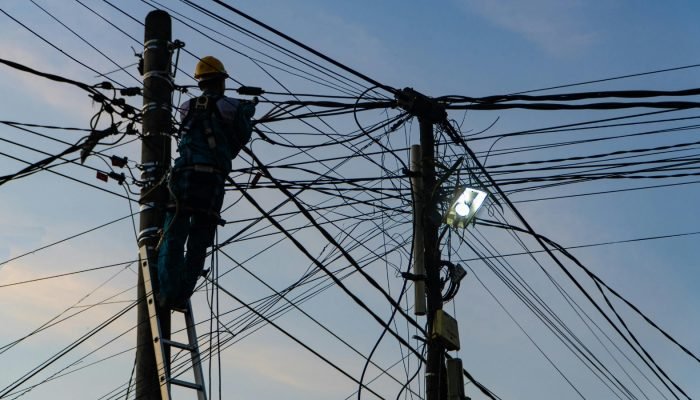 copel-retira-mais-de-120-toneladas-de-fios-sem-uso006739020202609251854.jpg