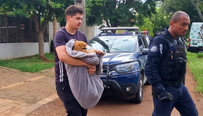 Casa estava toda suja de sangue quando a polícia chegou. — Foto: Casa estava tod