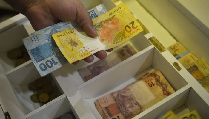 dinheiro_caixa_mcajr_abr_2907221127.jpg