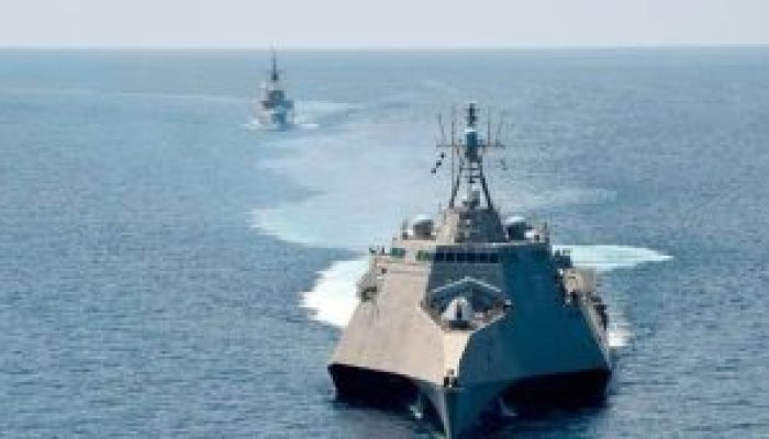 dois-navios-de-guerra-dos-eua-em-alto-mar-300x170-1