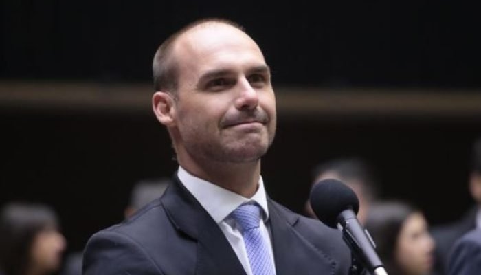 eduardo-bolsonaro-microfone-ag-camara