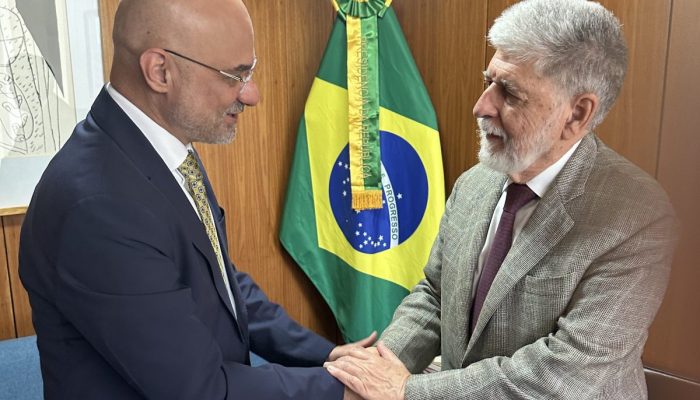 Foto: Funcionários reclamam de tratamento desde que embaixador chegou