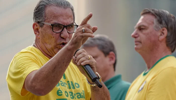 ex-presidente-jair-bolsonaro-e-o-pastor-silas-mala006410520202605152341.webp.webp