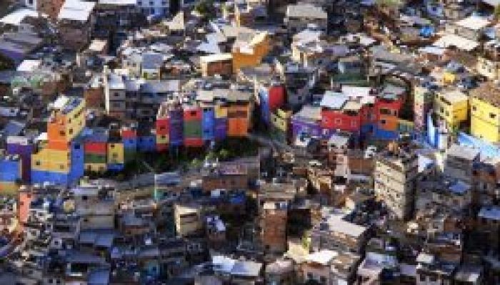 favela-da-rocinha-rio-moradia-brasil-e1771767512739