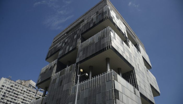 Ação sindical busca garantir fornecimento de combustível em Cuba como medida hum