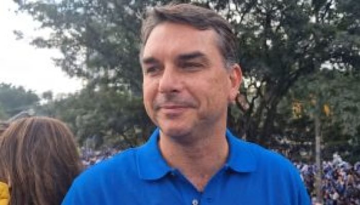 flavio-bolsonaro-marcha-para-jesus-tauany-cattan-300x169-1
