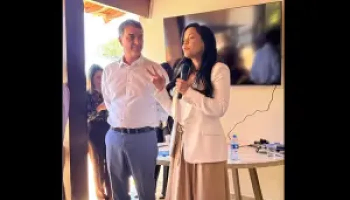 flavio-bolsonaro-priscila-costa-300x172.jpg