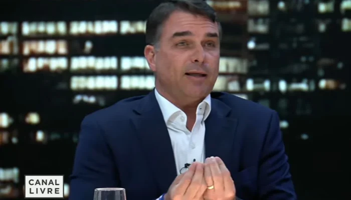 flavio-bolsonaro-x-gesto