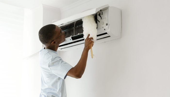 full-shot-mean-cleaning-air