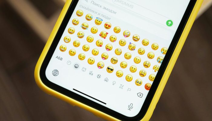 Novos emojis para iPhone — Foto: Denis Cherkashin/Unsplash