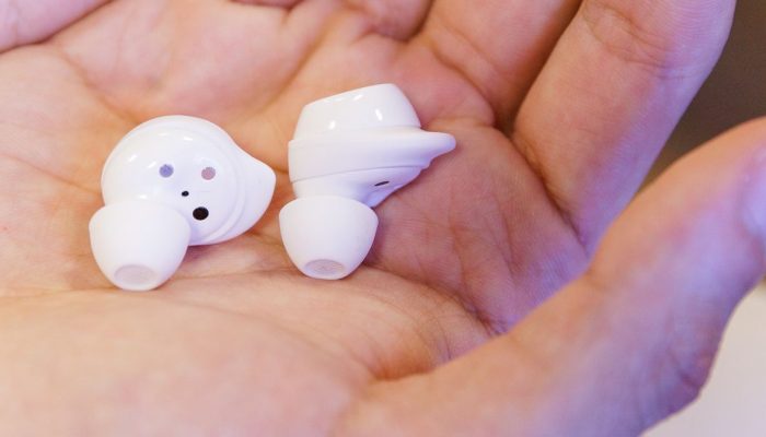 O Galaxy Buds Core oferece recursos premium a um preço reduzido, sendo uma das m