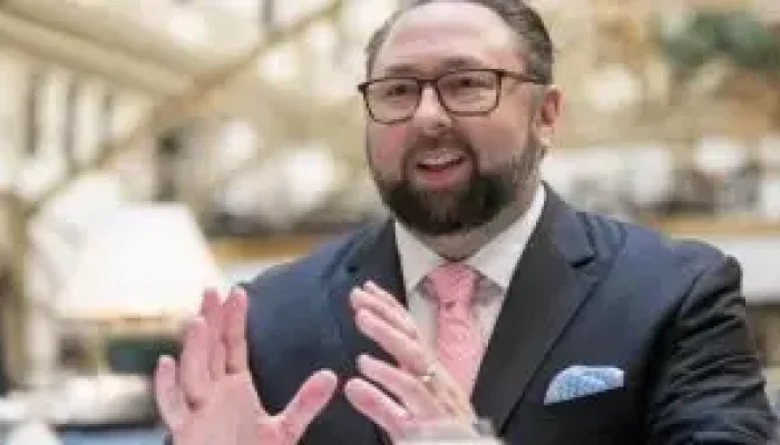 jason-miller-ex-assessor-de-donald-trump-300x168.jpg