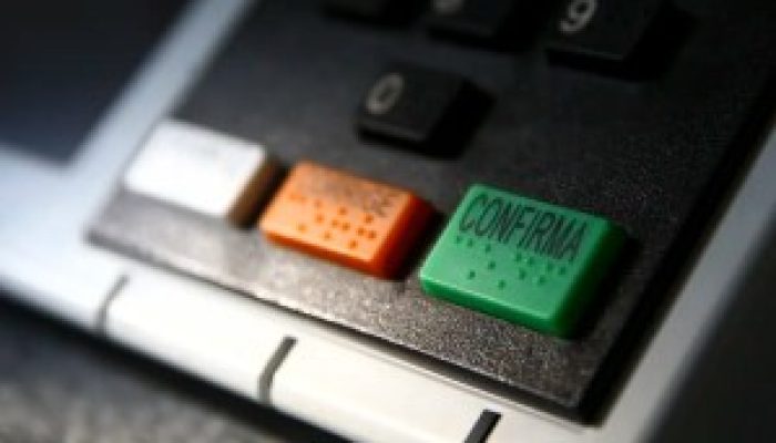 lacracao-urnas-eletronicas_mcamgo_abr_210920221818-4