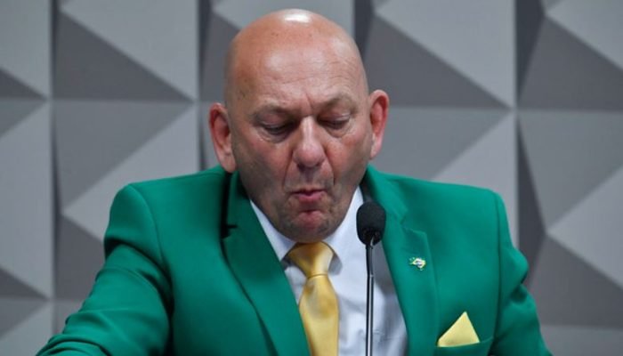 luciano-hang-terno-verde-agenciasenado