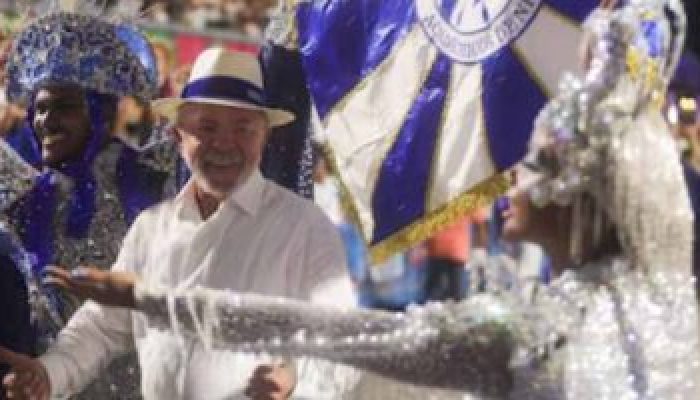 Desfile na Sapucaí durante o Carnaval do Rio