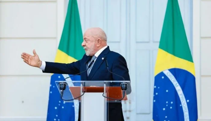 lula-aponta-palacio-do-planalto