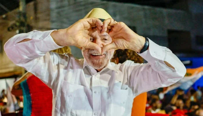 lula-coracao-maos-1024x698-1