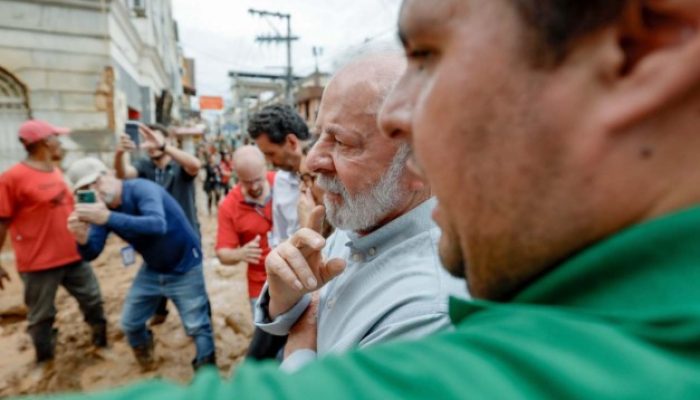 Lula conversou com autoridades locais e famílias atingidas pelas chuvas na Zona