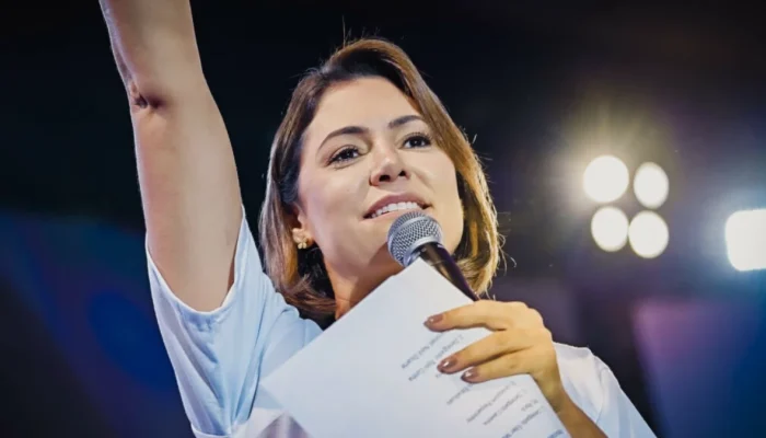 Michelle Bolsonaro contesta reportagem da Folha sobre suposto racha com Flávio B