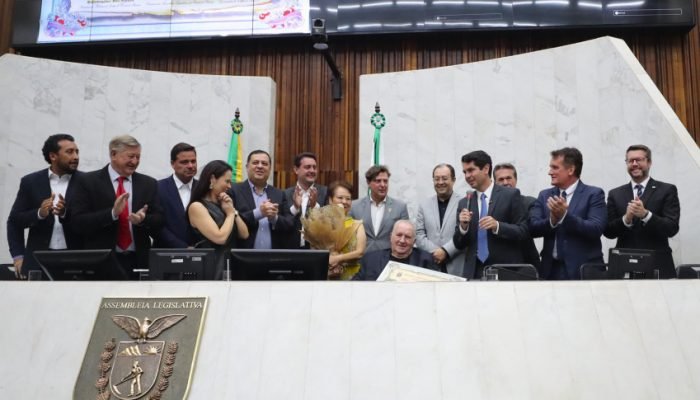 Solenidade ocorreu na noite desta terça-feira (5), no Plenário da Assembleia Leg
