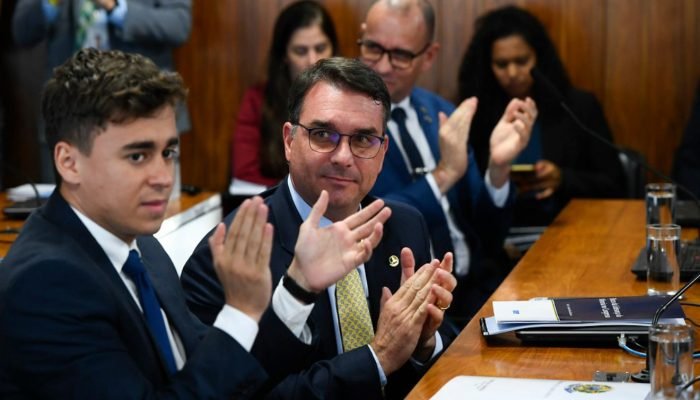 nikolas-ferreira-responde-flavio-bolsonaro