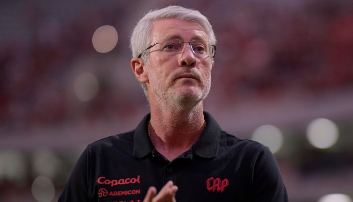 odair-hellmann-athletico-afasta-mastriani-habraao