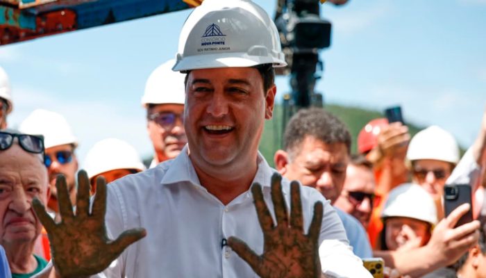 ratinho-junior-beijo-ponte-de-guaratuba