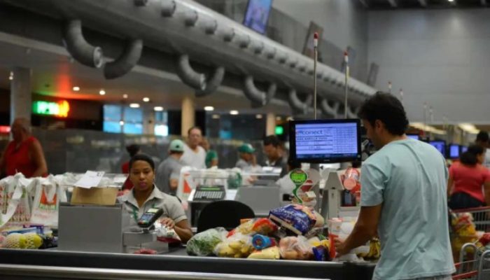 Foto: Portaria de 2021 exige acordo em convenção coletiva para autorizar o traba