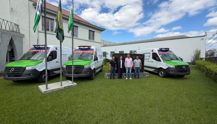 tibagi-recebe-tres-novas-ambulancias-para-reforcar006723490202609171738.jpg