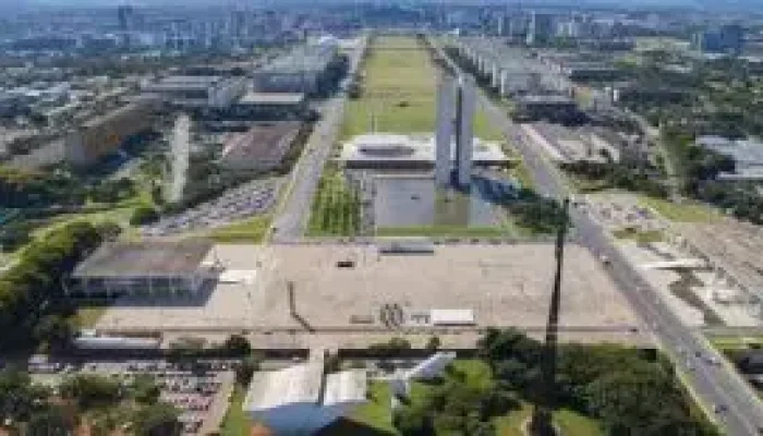vista-aerea-da-praca-dos-tres-poderes-brasilia-300x155.jpg