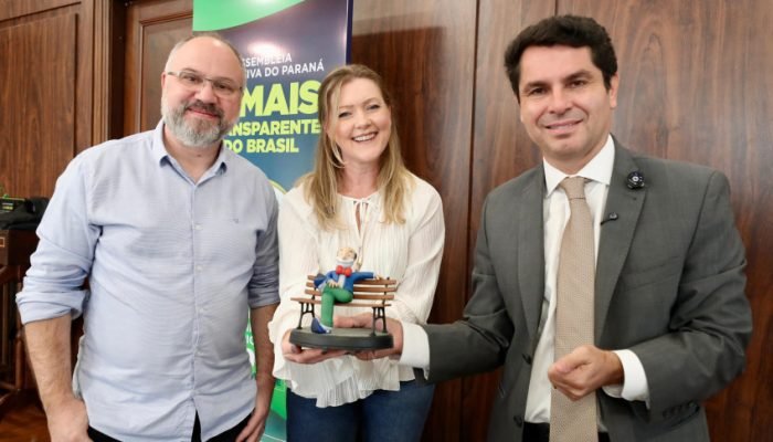 Alexandre Curi recebeu os familiares do ilustrador Nilson Müller — Nilson Müller
